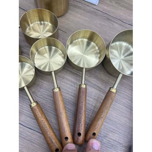 AHŞAP SAPLI GOLD ÖLÇÜ KAŞIK SETİ 4 LÜ